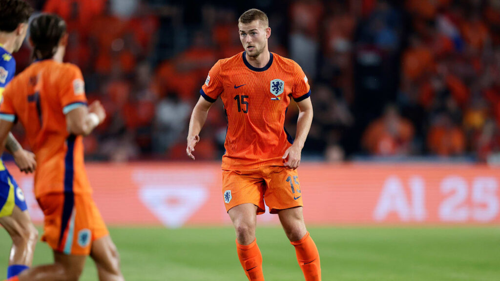 01j78g5903ds1smkd622 Netherlands boss defends Matthijs de Ligt after poor Nations League display