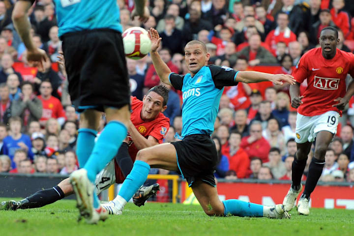 Manchester United's Federico Macheda (C)