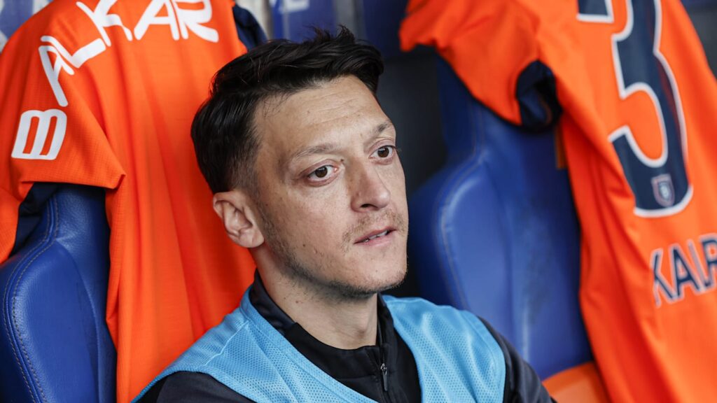 01jadhah3ngnveszbjgh Mesut Ozil gives bizarre answer when asked Messi vs Ronaldo question