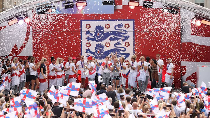 TOPSHOT-FBL-EURO-2022-WOMEN-ENG-CELEBRATION