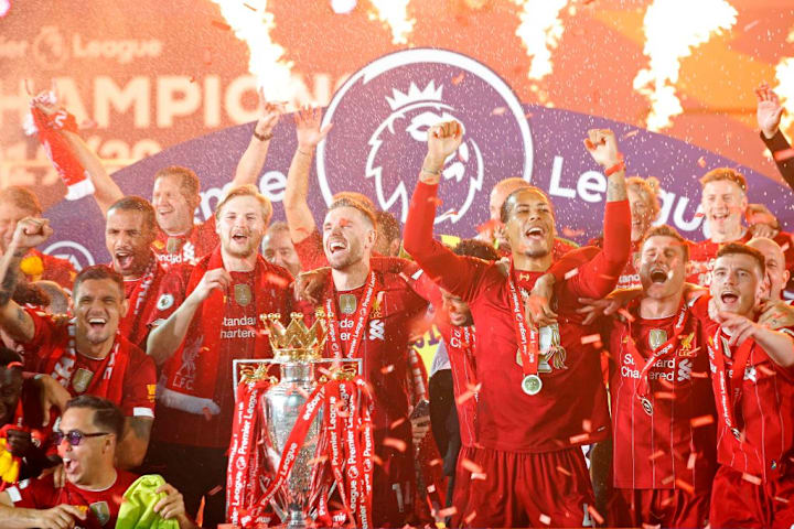 Liverpool celebrate winning the 2019/20 Premier League titl